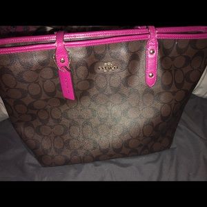 Coach handbag!!! Very beautiful